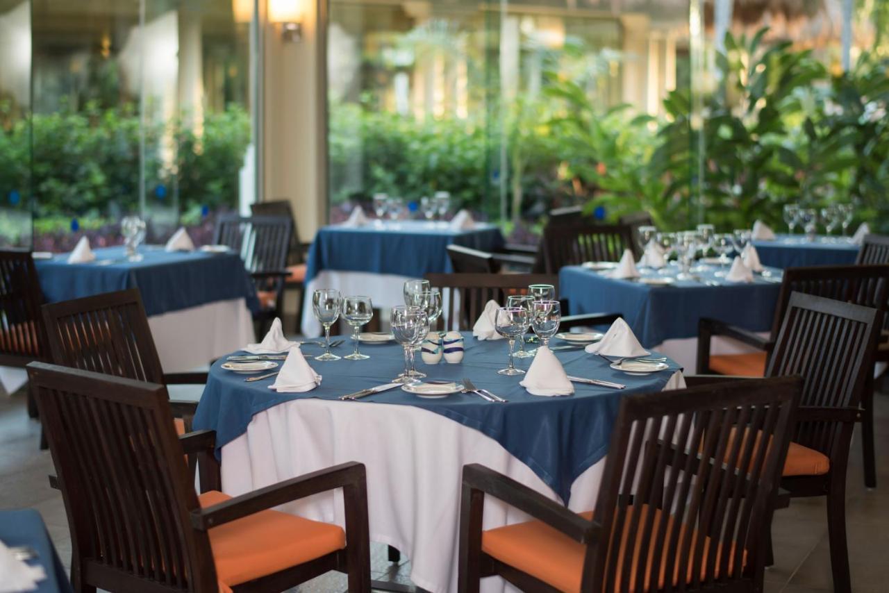 Grand Sunset Princess Playa del Carmen Eksteriør bilde Restaurant at the hotel