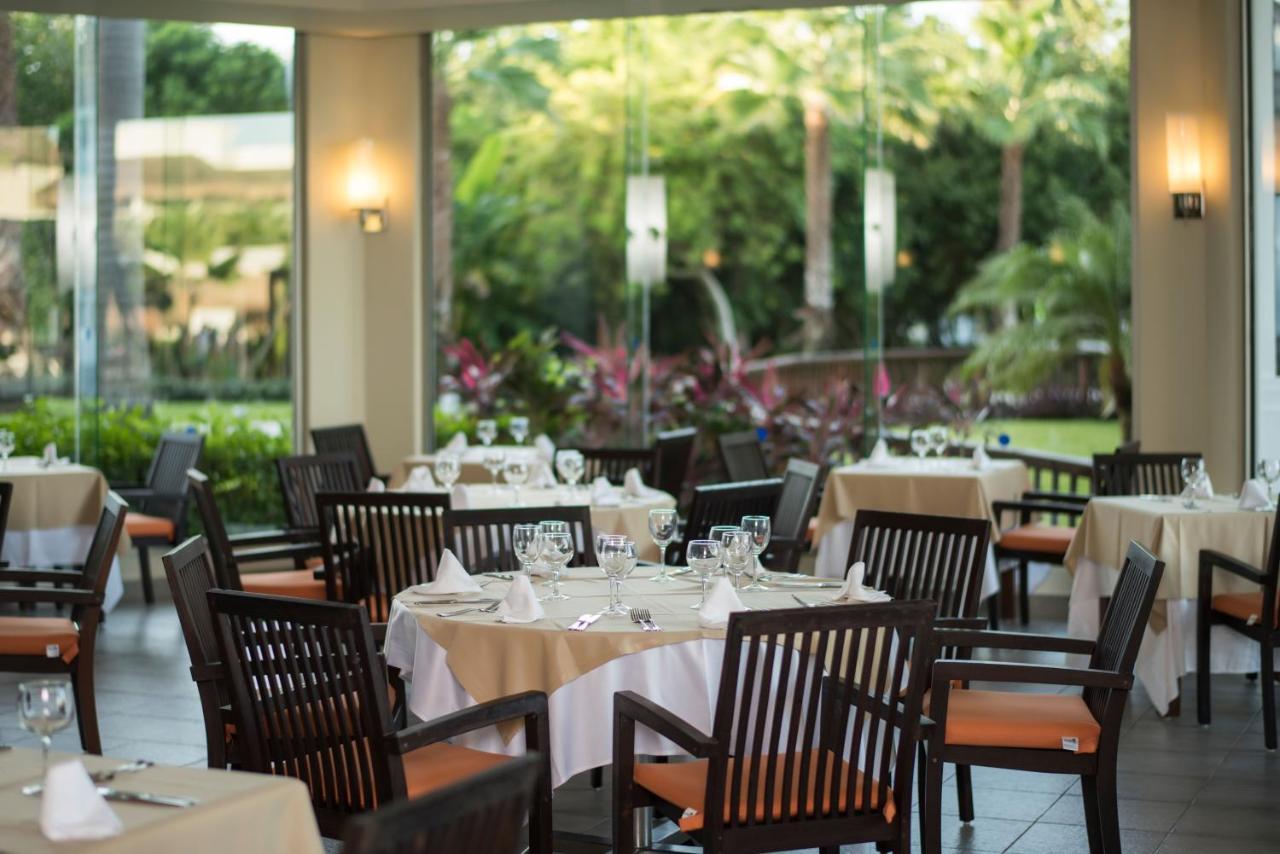 Grand Sunset Princess Playa del Carmen Eksteriør bilde The restaurant at the Four Seasons
