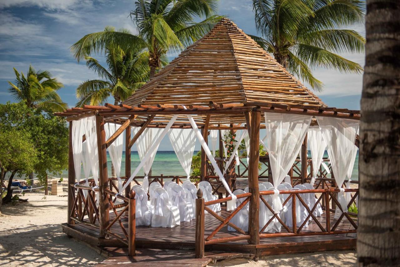Grand Sunset Princess Playa del Carmen Eksteriør bilde A gazebo at the beach
